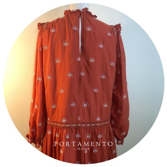 Gourgeous Openwork Dress - Picture 2 of 5